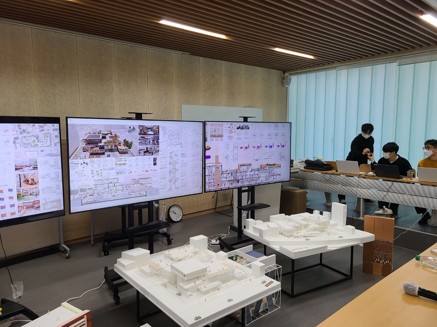 2022-2학기 건축설계 스튜디오 통합크리틱 진행
