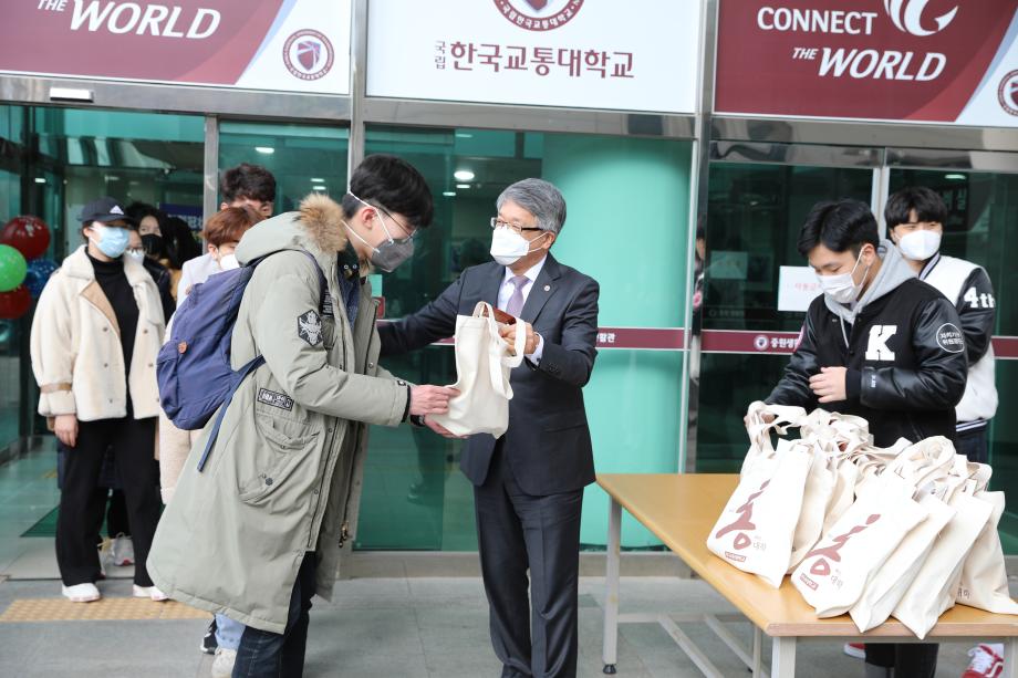 한국교통대, 2주 격리 중국인 유학생 건강하게 퇴소